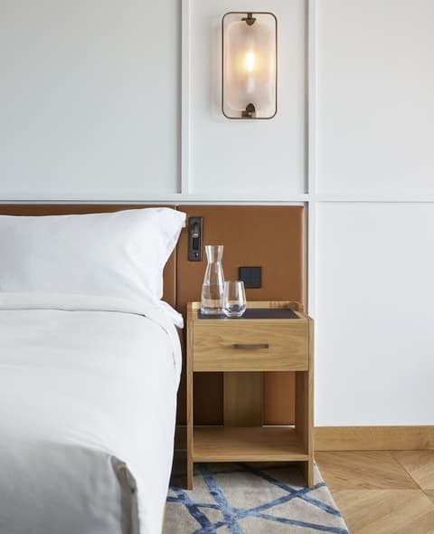 Alex Lake Zürich, Room