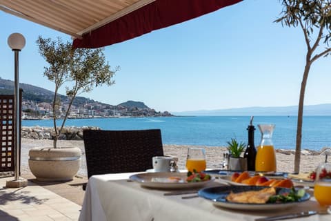 Luxury Villa Karla, Breakfast meal