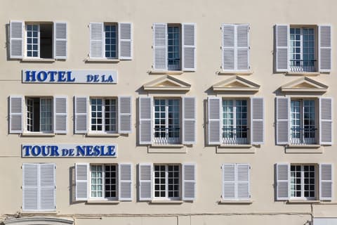 Hôtel La Tour de Nesle La Rochelle Vieux Port, Front of property