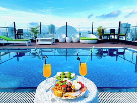 Roliva Hotel & Apartment Danang, Rooftop pool