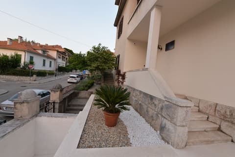 The Duke Luxury Rooms, Exterior