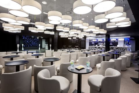 Playaolid Suites & Apartments, Theater show