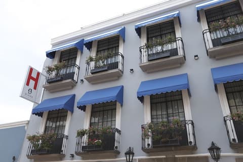 Hotel Diana, Exterior