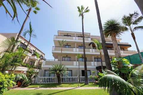 Hotel Don Manolito, Front of property