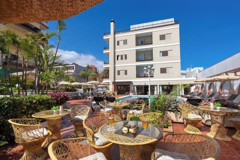 Hotel Don Manolito, Swim-up bar