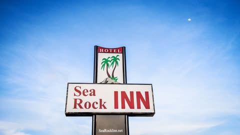 Sea Rock Inn - Long Beach, Exterior