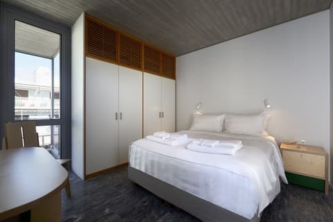 Athens BlueBuilding, Room