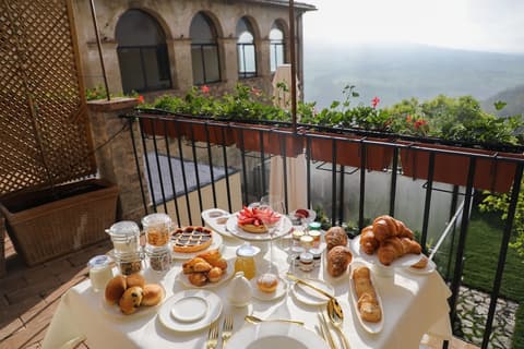 San Gemini Palace, Balcony