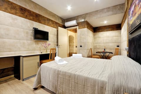 Gialli Vatican Guesthouse, Interior entrance