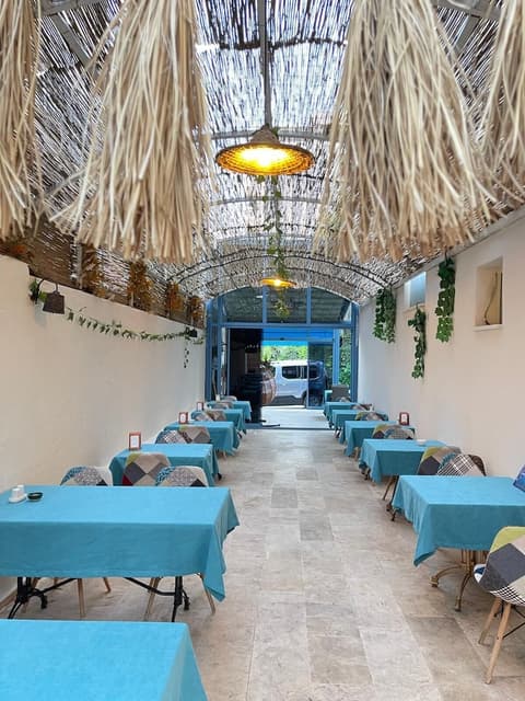 Ikarus Hotel, Living area