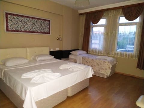 Ephesus Centrum, Room