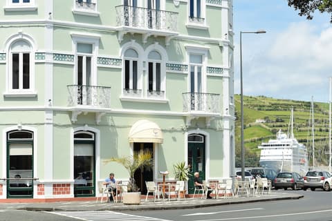 Internacional Azores Boutique, Property grounds