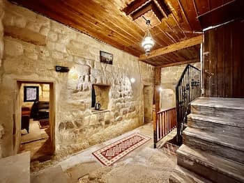 Harkasos Cave Hotel, Reception