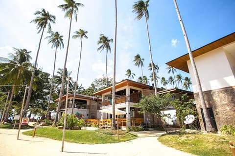 Huni Lio, Property grounds