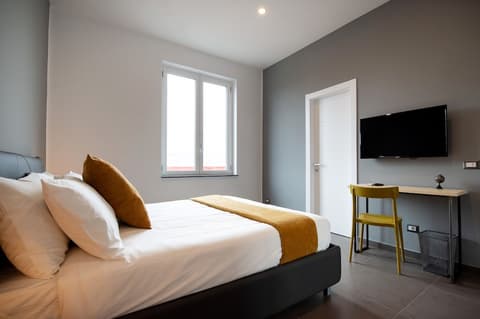 GB Vesuvius Napoli, Room