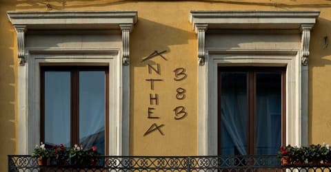 B&B Anthea, Front of property