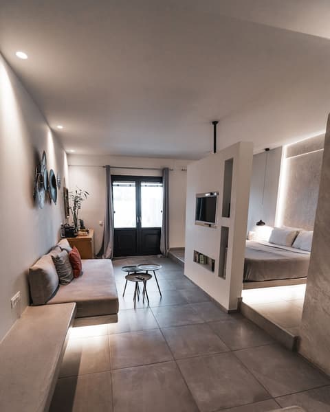 George & Joanna Suites, Room