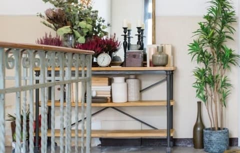 B&B Colombo, Interior entrance