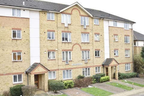 Thames view house, Front of property