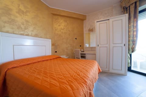 Hotel Diplomat Palace, Room