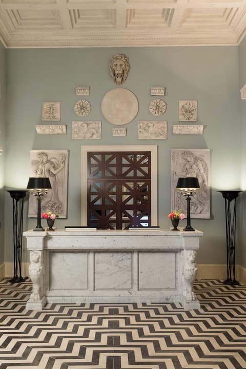 Rocco Forte Hotel de la Ville, Concierge desk