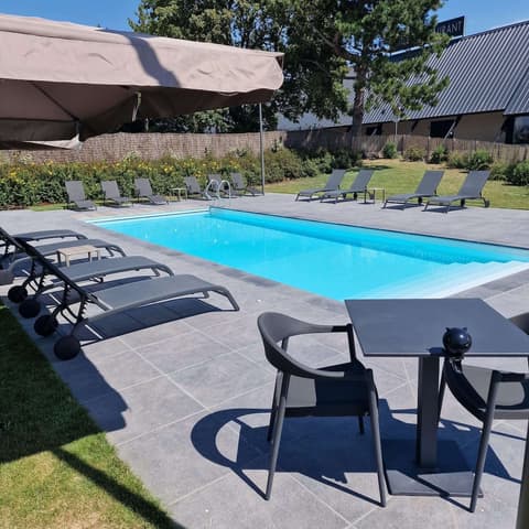 Best Western L' Aquarium Arras Nord, Outdoor pool