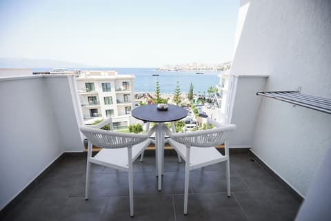 Hotel Agimi, Balcony