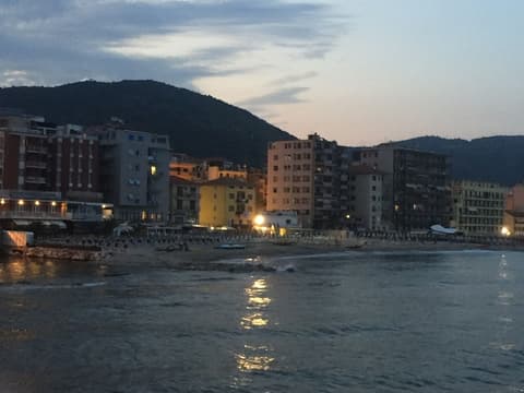 Vela  D'oro, Exterior