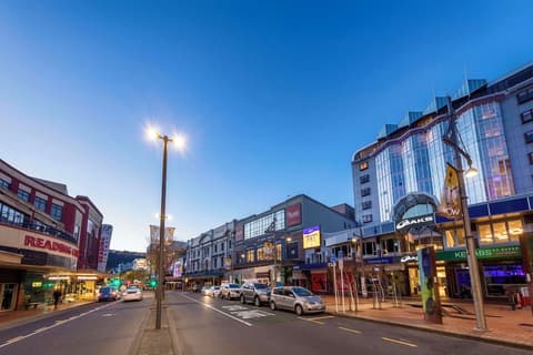 Oaks Wellington Hotel, Exterior
