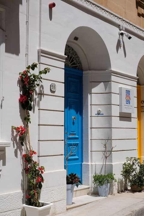 The Maltese Sun, Front of property