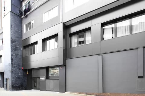 Eibarrooms, Front of property