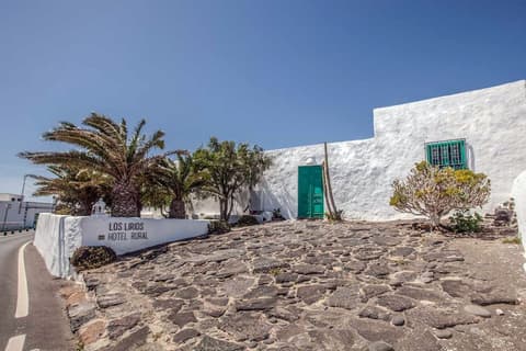 Los Lirios Hotel Rural, Front of property