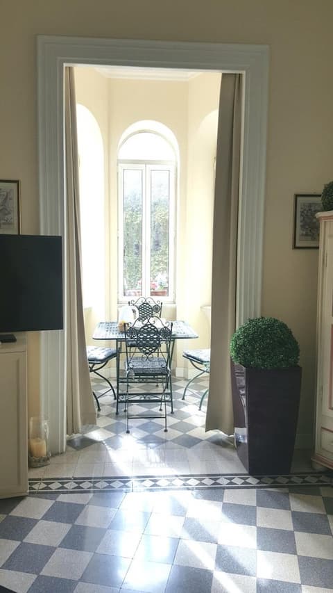 Paola A Trastevere, Property grounds