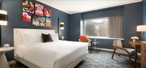 Fairmont The Queen Elizabeth Gold Experience, Room