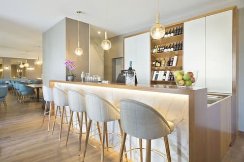 Hotel Acta The Avenue, Bar (on property)