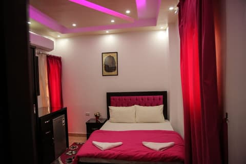 Queen Pyramids View Inn, Room