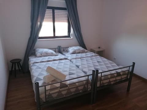 Sublime Sun & Van, By Meco Stays, Room