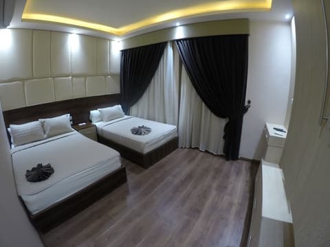 Grand City Hotel, Room