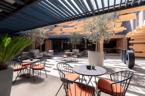 Omm Inn, Outdoor dining