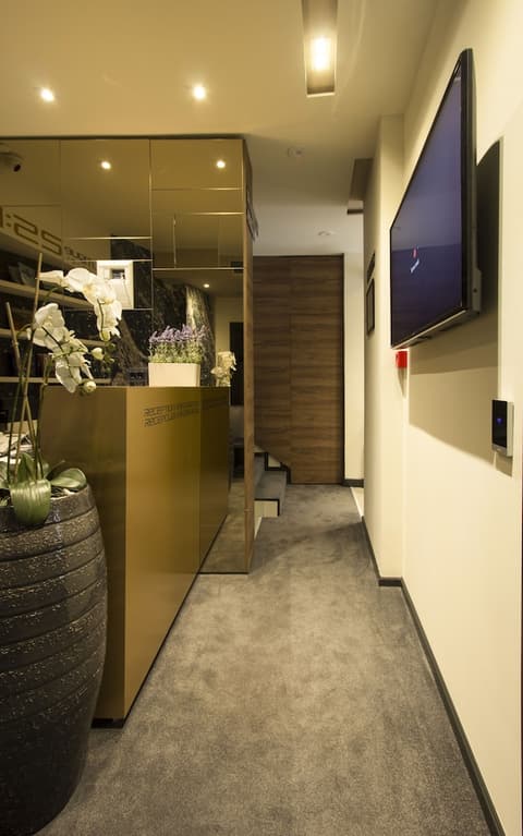 Garni Hotel Boutique 25h, Interior entrance