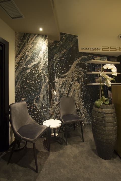 Garni Hotel Boutique 25h, Interior entrance