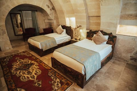 Hu of Cappadocia, Room