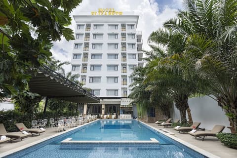 Elizabeth Hotel, Pool