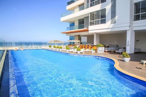 Grand Marina Santa Marta, Pool