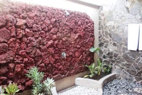 The Banyan Menjangan, Bathroom