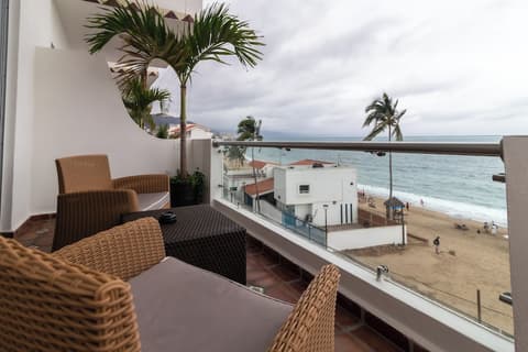 The Paramar Beachfront Boutique Hotel - Downtown Malecon, Terrace/patio