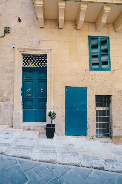 Sally Port Suites, Front of property