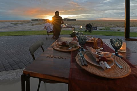 Etosha King Nehale, Exterior