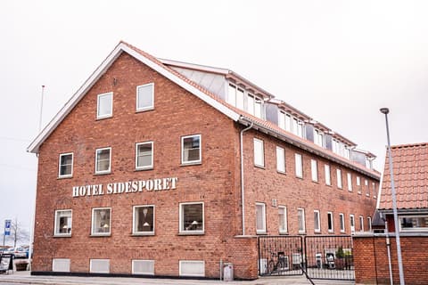 Hotel Sidesporet, Front of property