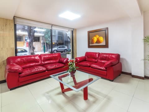 Capital O Hotel Suites Marne, Mexico City, Lobby sitting area